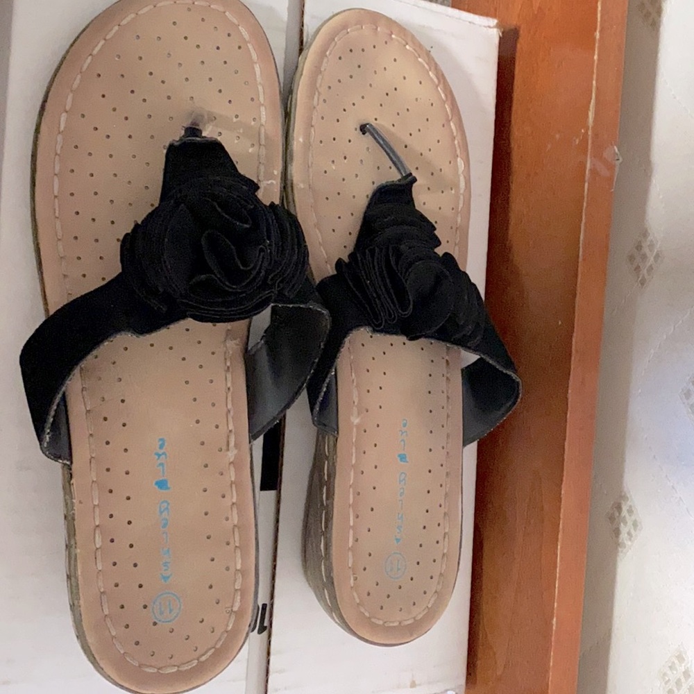 Sandals shoes